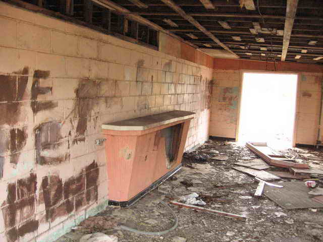 Lake Drive-In - 2006 Photo (newer photo)